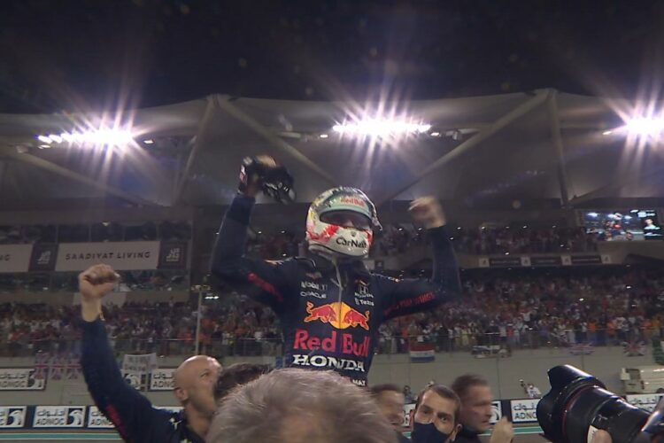 F1: Hamilton and Verstappen Onboard Cameras on last lap of Abu Dhabi GP