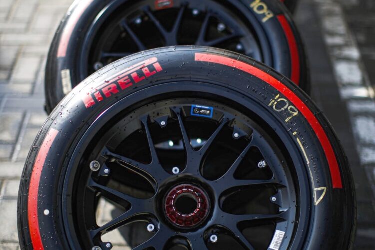 F1: Pirelli happy with 2-day 18″-wheel test (Plus Photos)