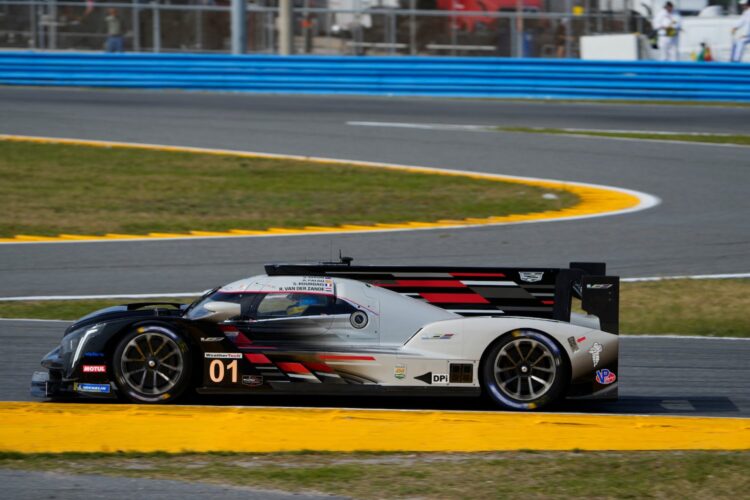 Rolex 24 Hour 6: No. 01 Cadillac Leads Rolex 24 at 1/4 Mark