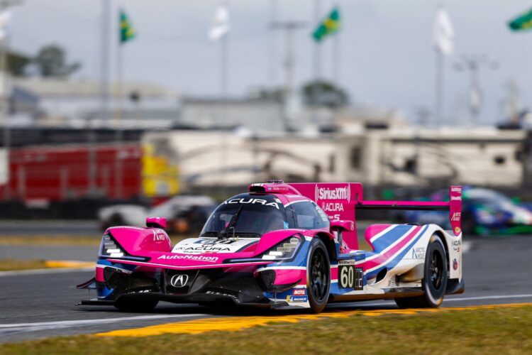 IMSA: Castroneves holds off Taylor to win Rolex 24 for an Acura 1-2