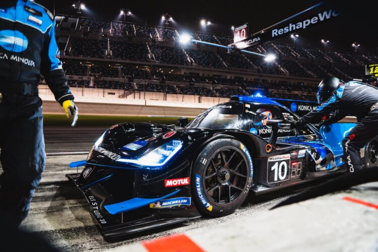 Rolex 24 Hour 18: Ricky Taylor puts #10 Acura out front at 3/4 mark