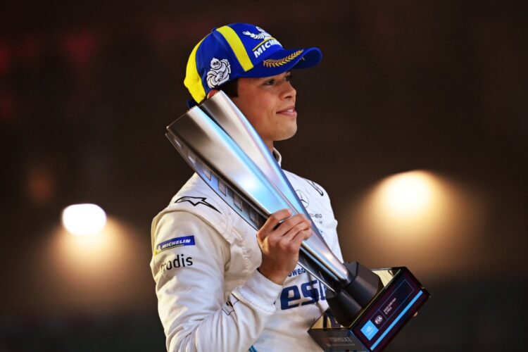 F1: De Vries ‘flattered’ by Williams rumors