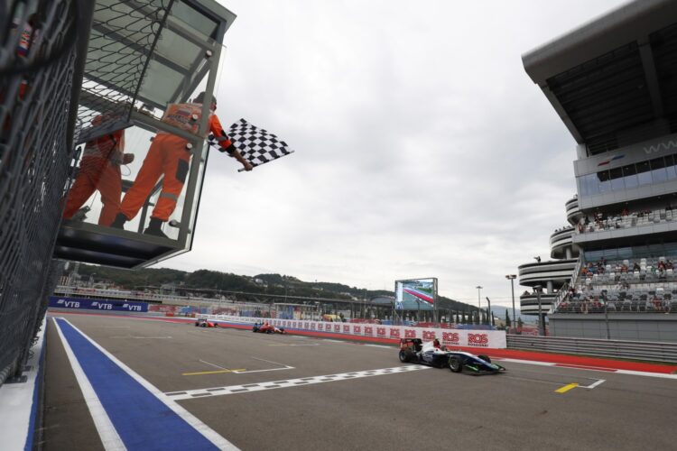 Beckmann snatches victory on final lap of Sochi Race 2