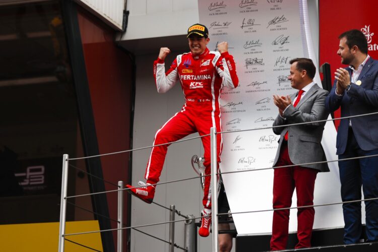 Alesi secures victory in dramatic Race 2