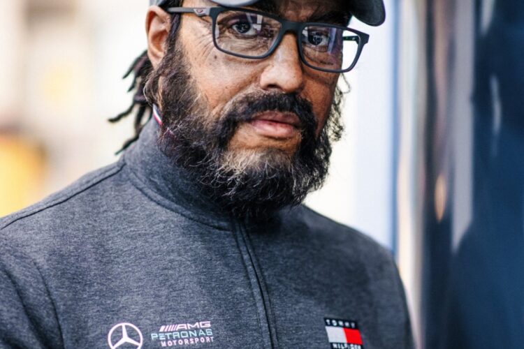 F1: Hamilton seen roaming halls of Mercedes in disguise