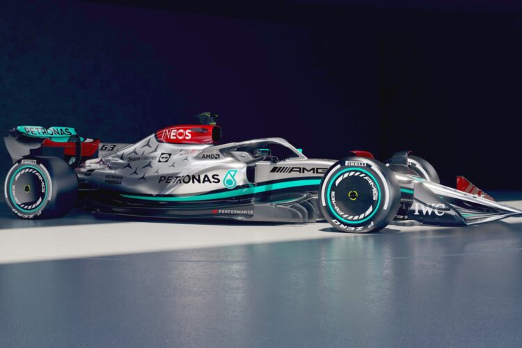 F1: Mercedes launches its 2022 W13 car  (Update)