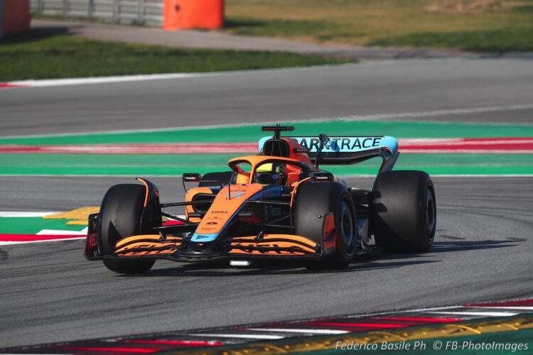 F1 Testing: Norris straps on softer tires to end Day 1 on top