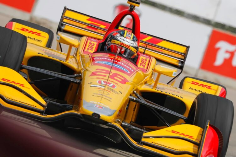 Hunter-Reay charges to win in Detroit GP Race 2