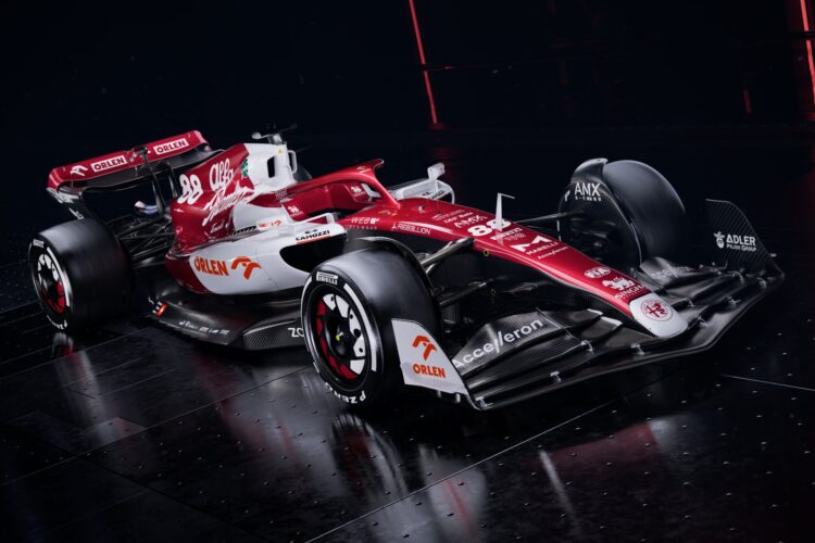F1: Alfa Romeo launch 2022 C42 car