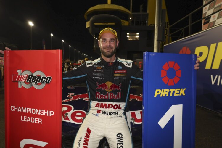 Supercars: Van Gisbergen starts 2022 with a flawless victory