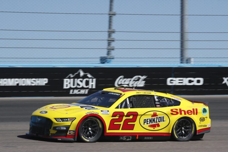 NASCAR: Logano wins pole at Phoenix