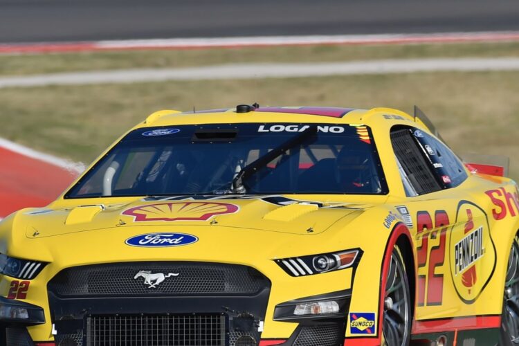 Rumor: Team Penske to re-sign Logano