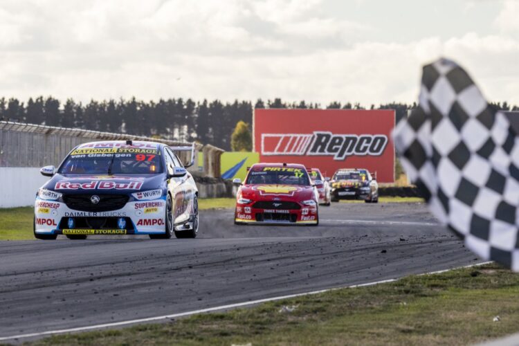 Supercars: Van Gisbergen takes all three race wins in Tasmania