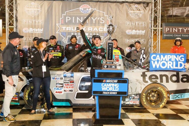 NASCAR: Rhodes Rallies Late To Win The Pinty’s Truck Race On Dirt At Bristol