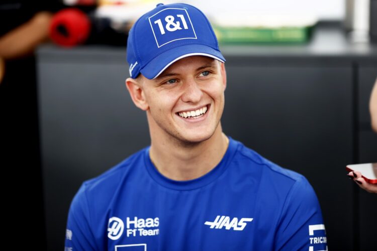 F1: No Schumacher contract news ‘until summer’