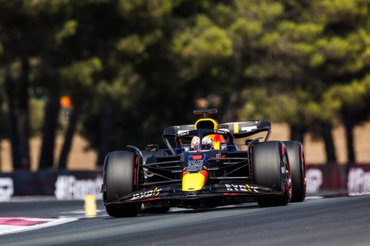 F1: Verstappen wins French GP after Leclerc chokes