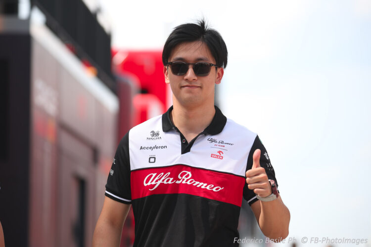 F1: Zhou re-signs with Alfa Romeo  (Update)