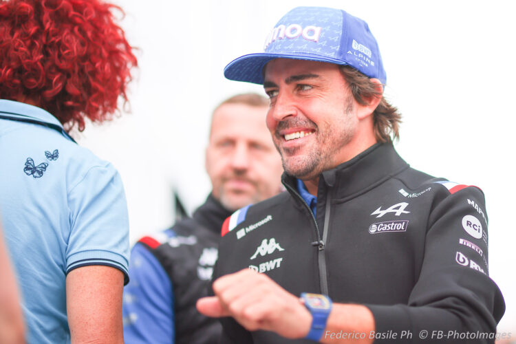 F1: Alonso talking to both Aston Martin and Alpine about a new contract