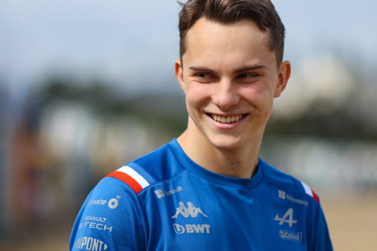 F1: Alpine says they signed Piastri to replace Alonso, Piastri says no way!  (Update)