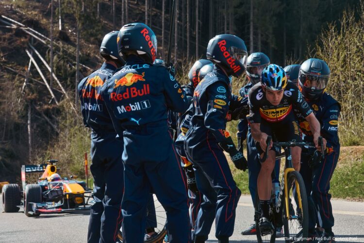 Video: Van Aert gets the Red Bull F1 treatment Vs Verstappen