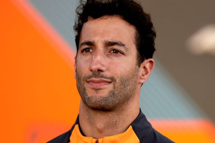 F1: Ricciardo to consider reserve role in 2023