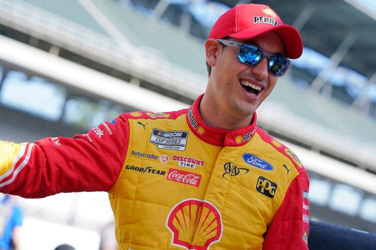 NASCAR: Logano wins Charlotte Roval Cup pole