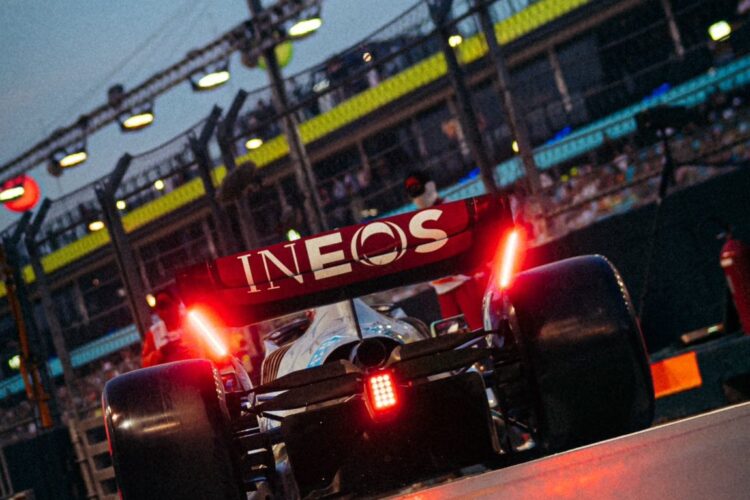 F1: Hamilton nips Verstappen in opening Singapore practice