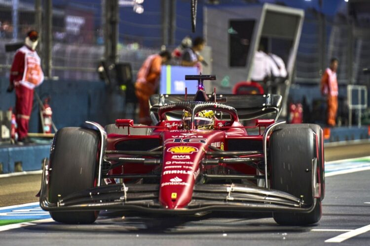 F1: Sainz Jr. leads Ferrari 1-2 in 2nd Singapore GP practice