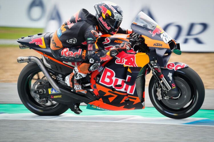 MotoGP: Oliveira wins wet Thailand race