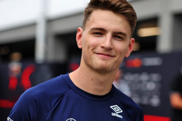 F1: Logan Sargeant to race with #2 in F1