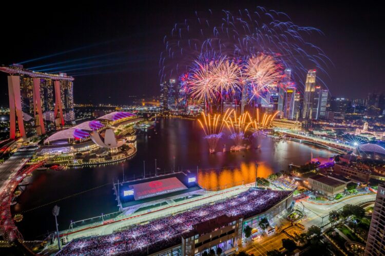 F1: Singapore GP announces record 302,000 attendance  (Update)