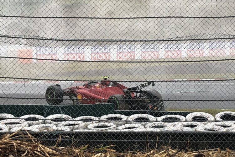 F1: Video of Carlos Sainz Jr. lap 1 crash at Suzuka