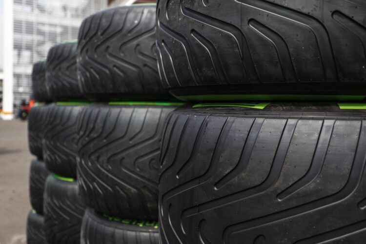 F1: Three teams slated to test Pirelli tires in February