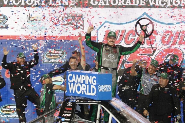 Moffitt Earns Championship Berth With Phoenix Win