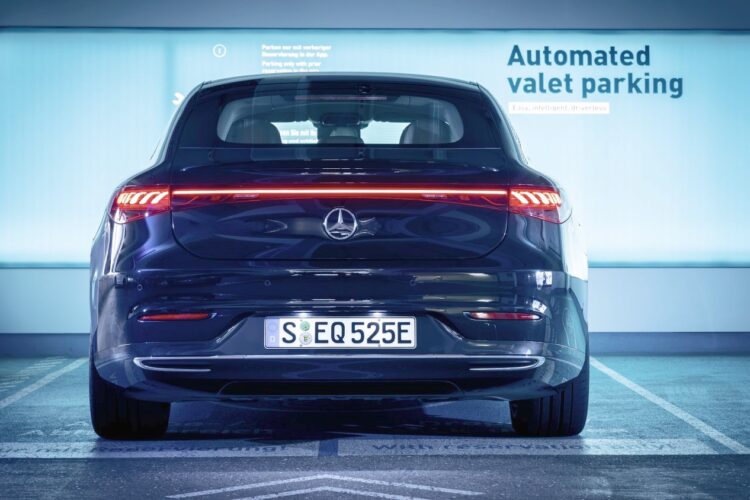 Automotive: Mercedes and Bosch develop driverless parking garage technology