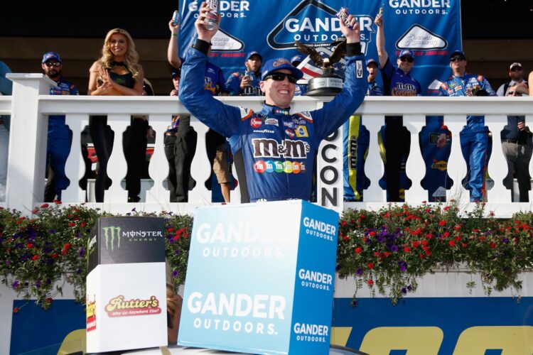 Kyle Busch pulls away to win at Pocono again