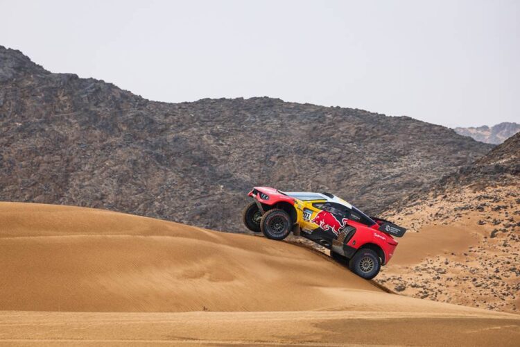 Dakar Stage 8: Loeb wins after Sainz Sr. penalized