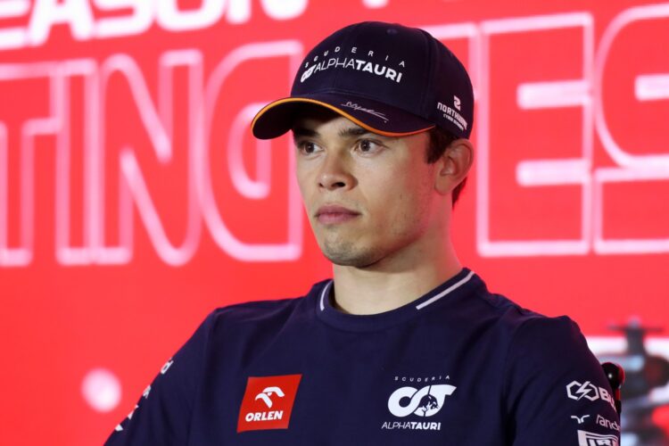 F1: De Vries learns lesson about F1 media