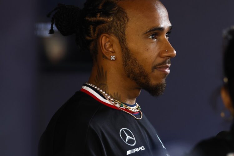 F1: Hamilton hits back over contract delay rumors