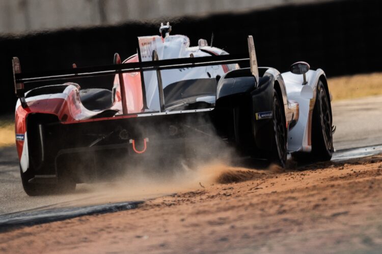WEC: Toyota tops final Sebring practice, then crashes