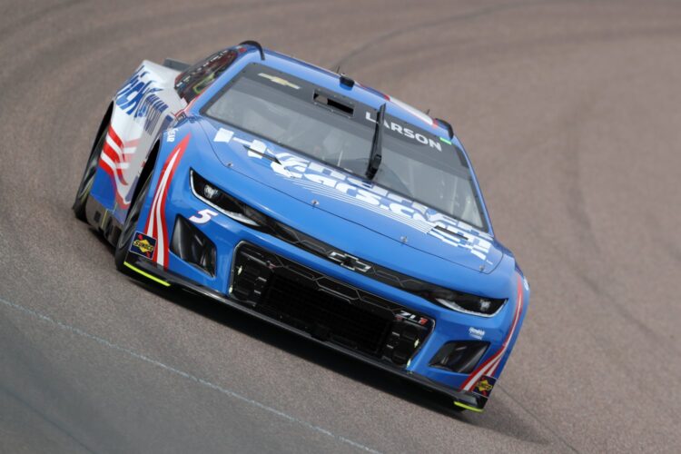 NASCAR: Larson wins Cup pole at Phoenix