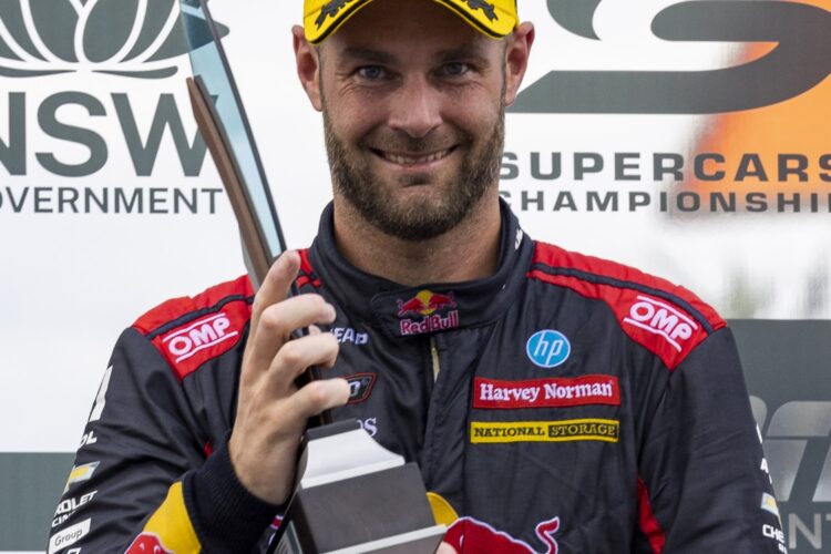 Supercars: Shane Van Gisbergen schools Mostert to win Race 2 in Newcastle