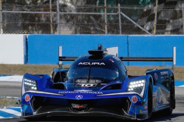 IMSA Sebring Hour 6: Cadillac battles Acura at halfway