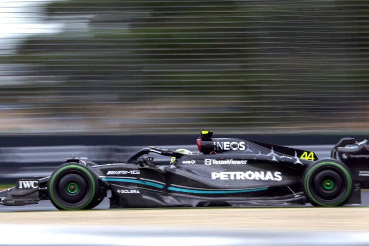 F1: Hamilton wants Mercedes cockpit position changed
