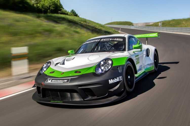Strong, swift, spectacular: the new 911 GT3 R