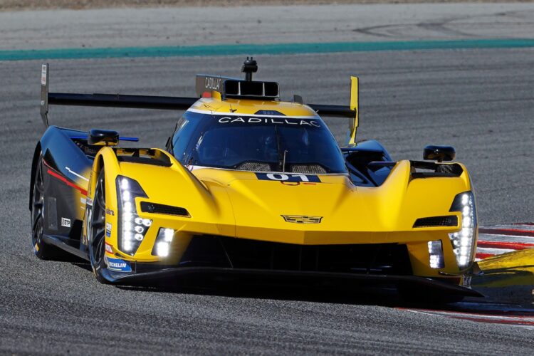 IMSA: Victory for No. 01 Cadillac V-Series.R at Laguna Seca