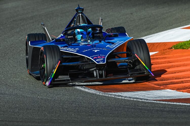 Formula E: Gunther defeats Dennis for pole in Jakarta