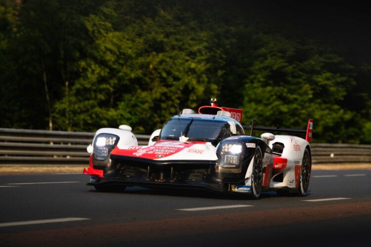 Le Mans Hour 6: Toyotas Battle Porsche & Ferrari at 1/4 mark