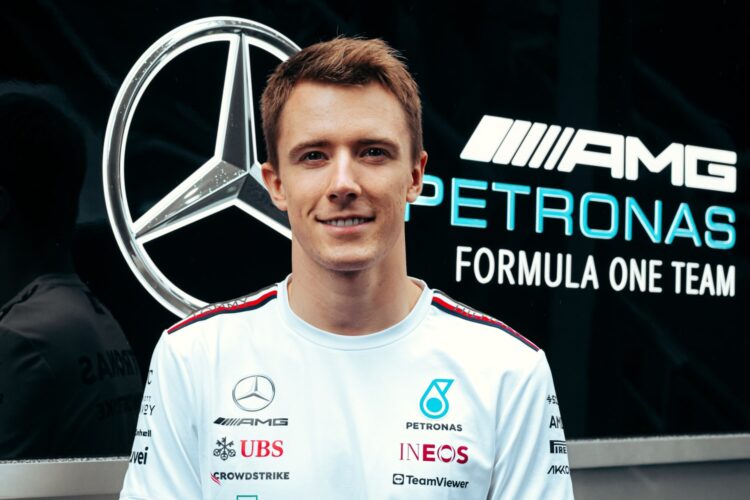 F1: How Mercedes prepares rookie Vesti for FP1