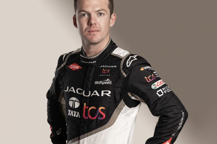 Formula E: Nick Cassidy signs with Jaguar